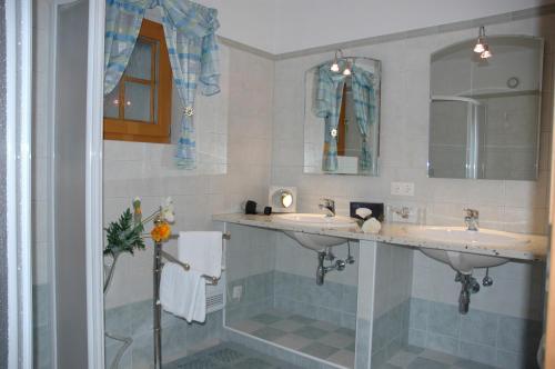 阿尔盆霍夫沃雷耶斯旅馆的一间浴室