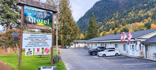 霍普Mountain View Hope Motel的山景汽车旅馆停车场的标志