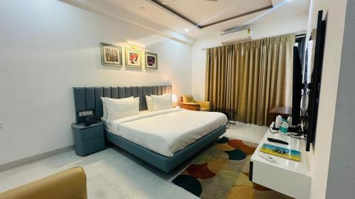 Hotel Elite 32 Avenue - Near Google Building, Sector 15 Gurgaon客房内的一张或多张床位