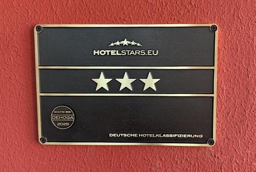 巴特拉斯费Hotel Wittgensteiner Hof的墙上的星标