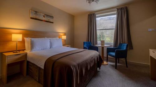 塔比特塔伯特酒店的酒店客房设有床和窗户。