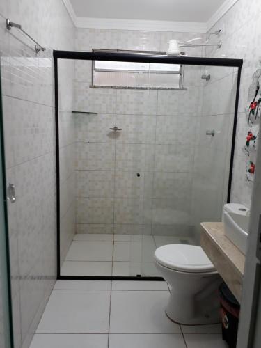 Apartamento temporada - Praia do Sul的一间浴室