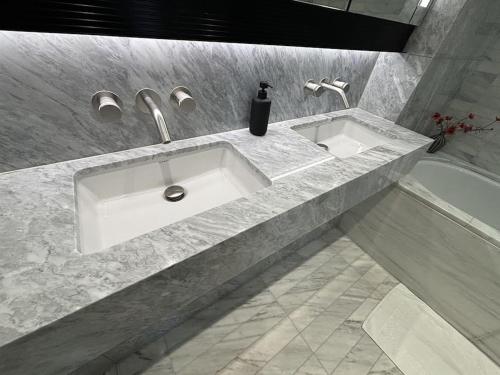 Luxury Hidden Gem 2BDR APT In Mayfair的一间浴室