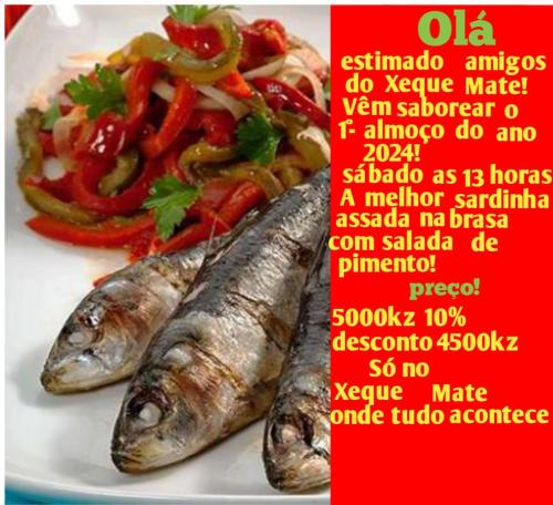 罗安达Hospedaria Restaurante Xeque Mate的盘子里有三沙丁鱼,有沙拉