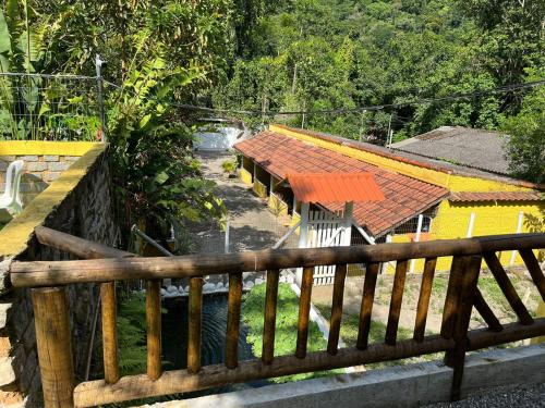 Suíte serra dos órgãos guapimirim内部或周边泳池景观