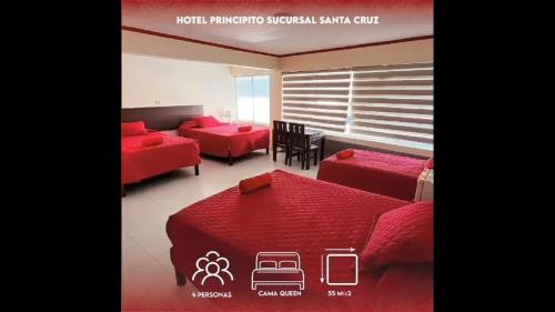 圣克鲁斯PRINCIPITO SANTA CRUZ的红色的房间,设有两张床和一张桌子