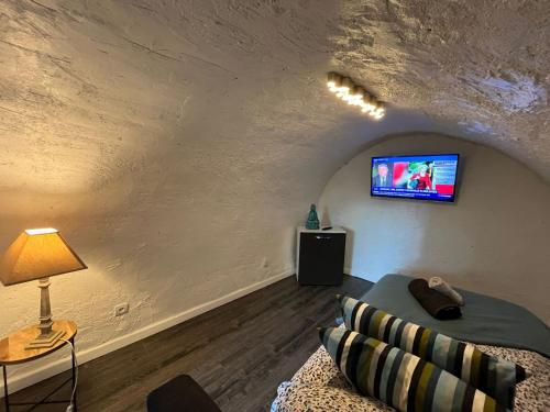 谢夫勒斯谢夫勒斯度假屋的带沙发和平面电视的客厅
