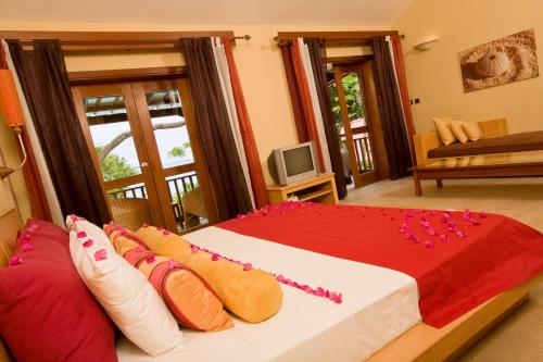 海洋美景酒店客房内的一张或多张床位