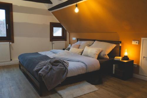 肖顿Altstadt Quartier的一间卧室,卧室内配有一张大床