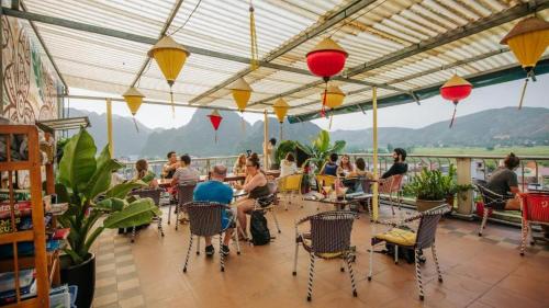 Phong Nha Jasmine Hostel & Roof Top Bar