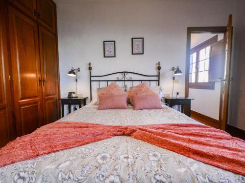 4 star holiday home in San Juan de la Rambla客房内的一张或多张床位