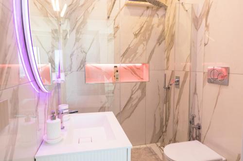 切塔拉Villa Venere - Amalfi Coast的浴室配有白色水槽和淋浴。