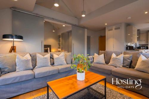 Stylish Luxury Apartment in The Centre of Henley的休息区