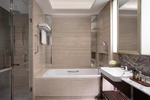 上海雅诗阁衡山服务公寓的一间浴室