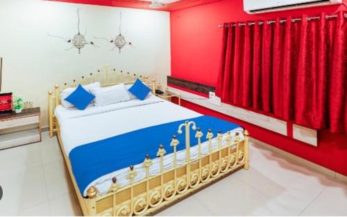 Hotel Suraj Inn客房内的一张或多张床位