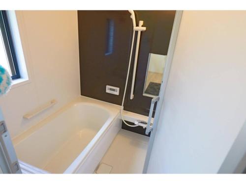 筑波Ciao No,361 - Vacation STAY 61635v的带浴缸和盥洗盆的浴室