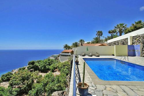 Ferienhaus für 2 Personen ca 44 qm in Puerto Naos, La Palma Westküste von La Palma内部或周边的泳池