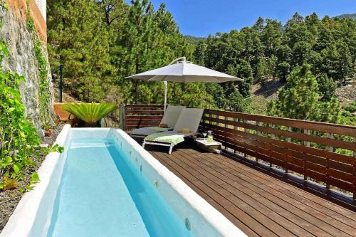 Ferienhaus mit Privatpool für 6 Personen ca 150 qm in El Paso, La Palma Westküste von La Palma内部或周边的泳池