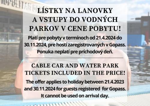 贝谢诺瓦Hotel Bešeňová的水上公园的传单,带有标志