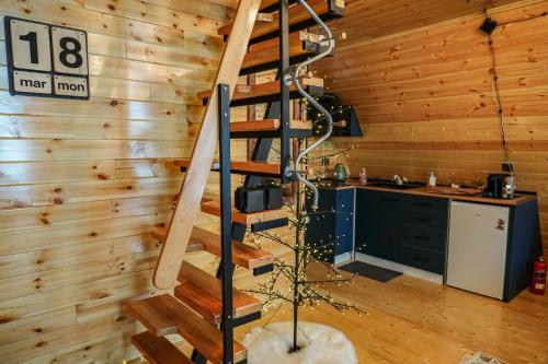 古多里AMO的小木屋内的螺旋楼梯