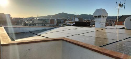 巴塞罗那桑茨之感公寓的享有城市美景的屋顶