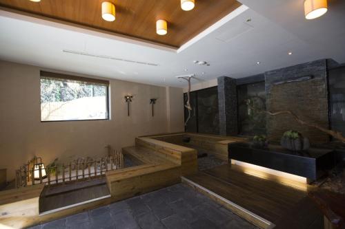 汤悦温泉会馆的一间浴室