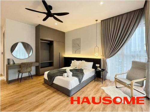 吉隆坡QUILL APARTMENT SKY 1018的一间卧室配有一张床和吊扇