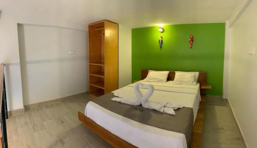 La Quinta Loft Apartments客房内的一张或多张床位