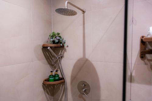 Bahandi Hotel的一间浴室