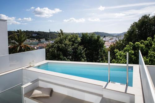 西尔韦斯Casa Nova的屋顶上的游泳池
