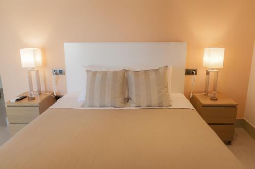 诺沃玛酒店客房内的一张或多张床位