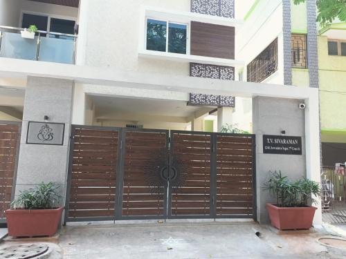 Sukrithi Premium Serviced Apartment - F2的门面或入口