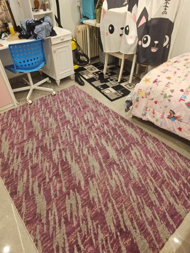 杰赫拉New Naseem block 3的一间卧室配有一张床和地毯