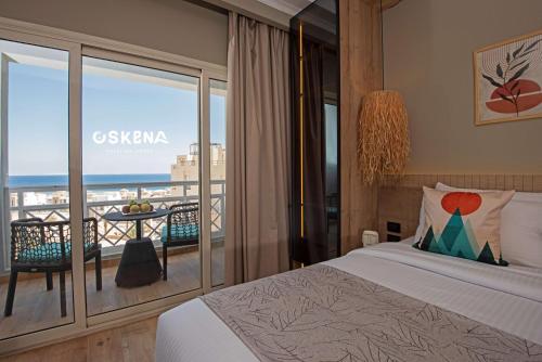 赫尔格达OSKENA Vacation Homes-Red Sea View Azzurra Salh Hasheesh Hurghada的一间卧室配有一张床,享有海景