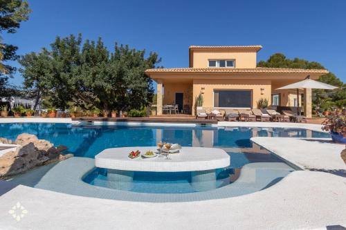 Villa Estrella de Moraira by Abahana Luxe内部或周边的泳池