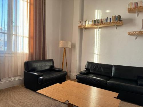 Bel appartement au centre ville的休息区