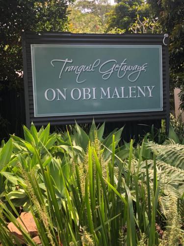 马莱尼Tranquil Getaways On Obi Maleny的 ⁇ 树移植园的标志