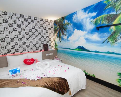 新竹101旅店(芝兰宾馆)的卧室拥有大型海滩壁画