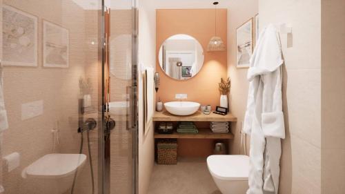 莫诺波利Casa Monopoly的带淋浴、卫生间和盥洗盆的浴室