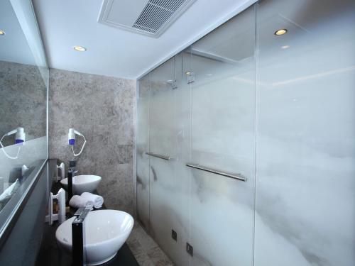 伊斯科森姆博德鲁姆码头酒店的一间浴室