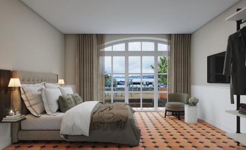 迈伦西斯岑安西酒店的一间卧室设有一张床和一个大窗户