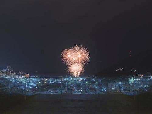 热海SOKI ATAMI的夜空的烟花