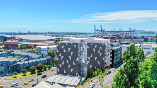 奥克兰La Quinta by Wyndham Parnell Auckland的城市空中景观和建筑