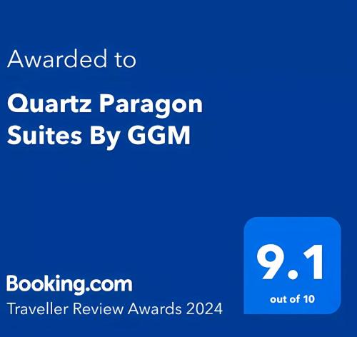 马六甲Quartz Paragon Suites By GGM的标有gm授予夸克类参数套房的文本的蓝色标志