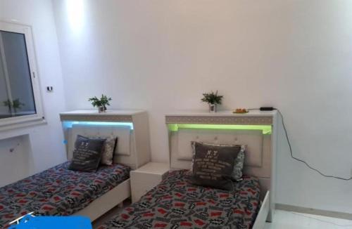 Corner of Paradise 4 bedrooms with private pool Yasmine Hammamet客房内的一张或多张床位