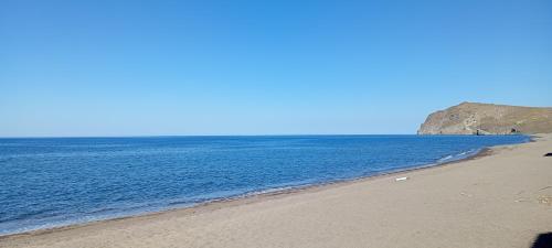 斯卡拉埃雷索Marilena的阳光明媚的日子,与大海的海滩