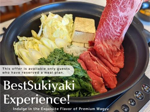 箱根Hakone No Yado的炉子上放着一碗肉和蔬菜的食物