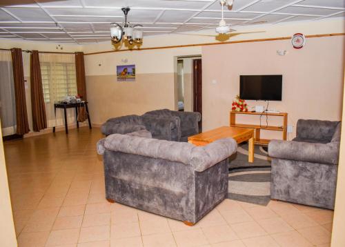 Karura and friends airbnb (affordable)