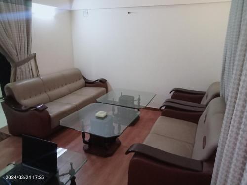 One Bed Furnished Apartment的休息区