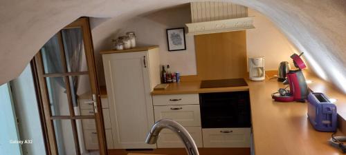 IspagnacGîte Ispagnac的厨房配有水槽和台面